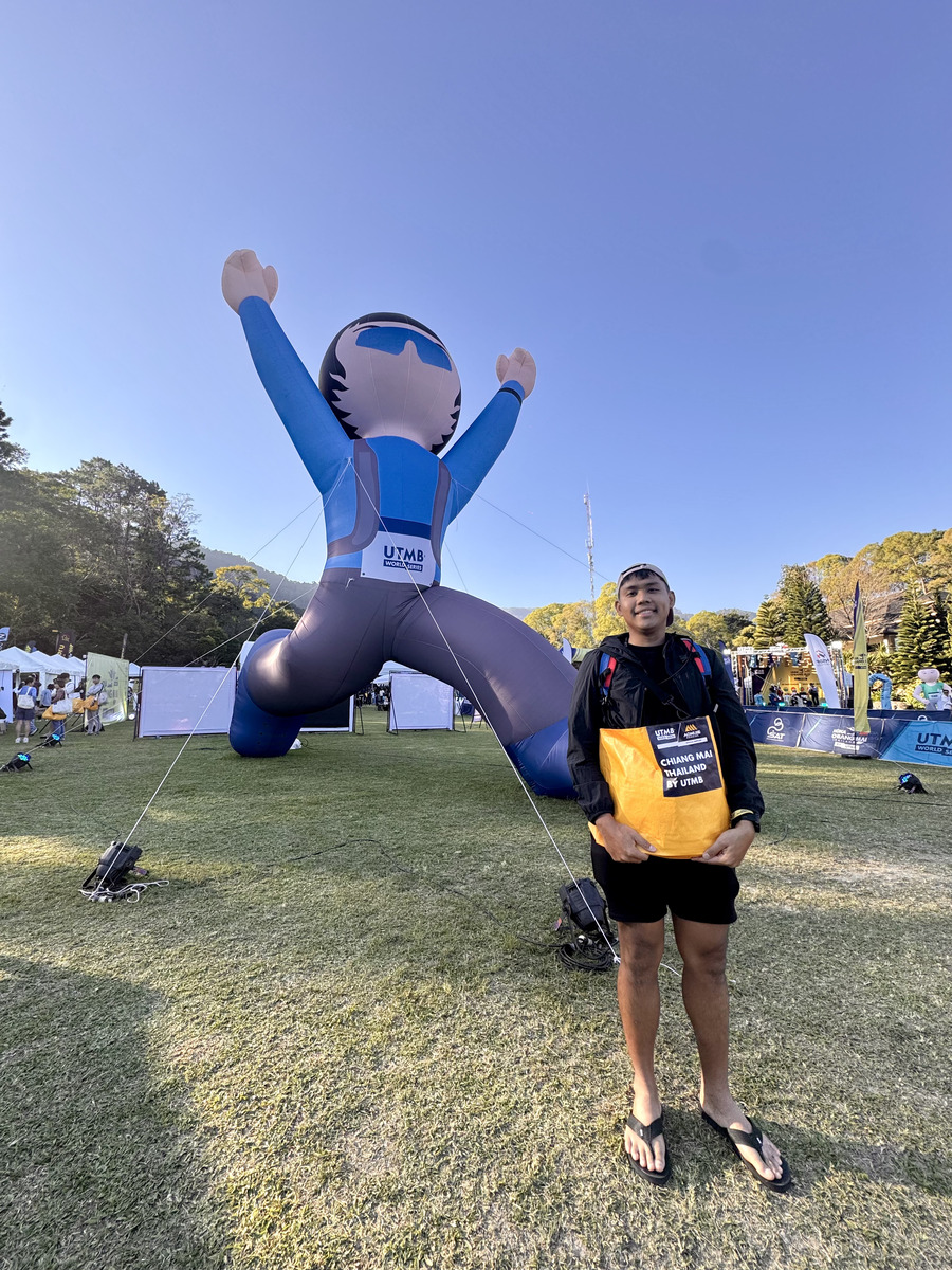 Kao posing at UTMB event area