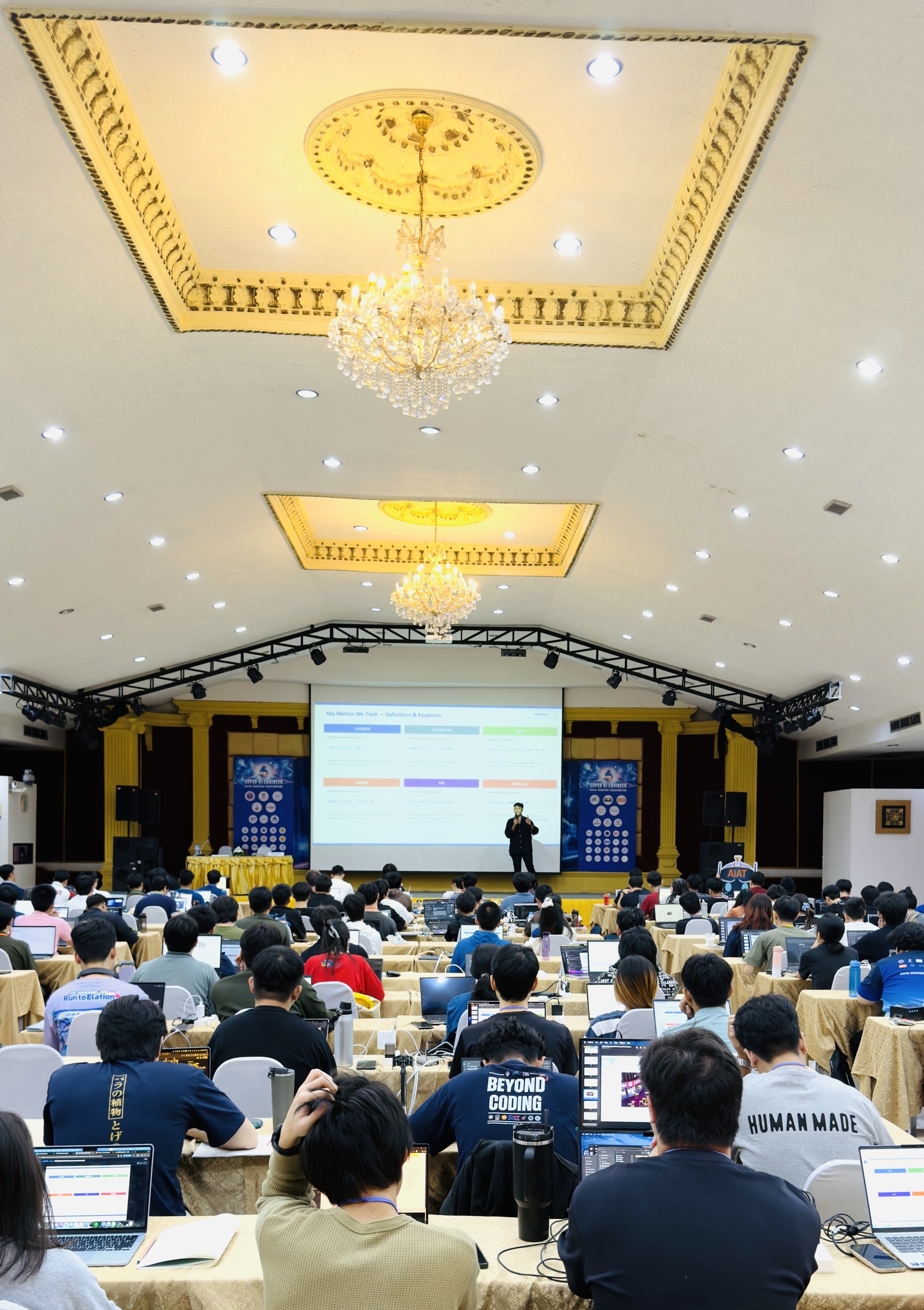 Large workshop audience during AI engineering lecture